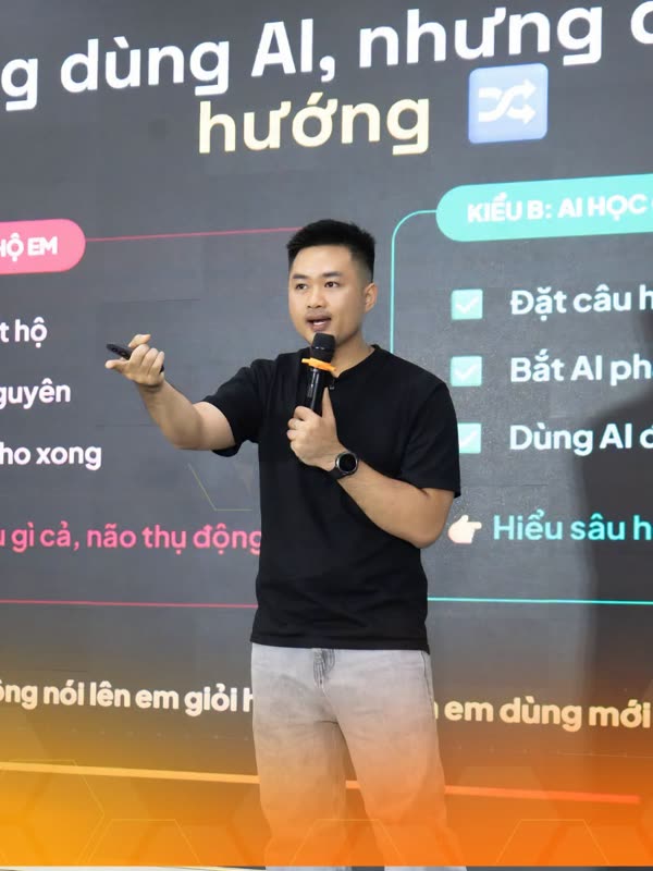 Đức Bùi thuyết trình về Marketing AI 5.0 tại FPT Polytechnic